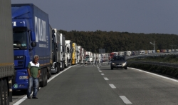 Kamioni na ulazak u Hrvatsku čekaju šest sati