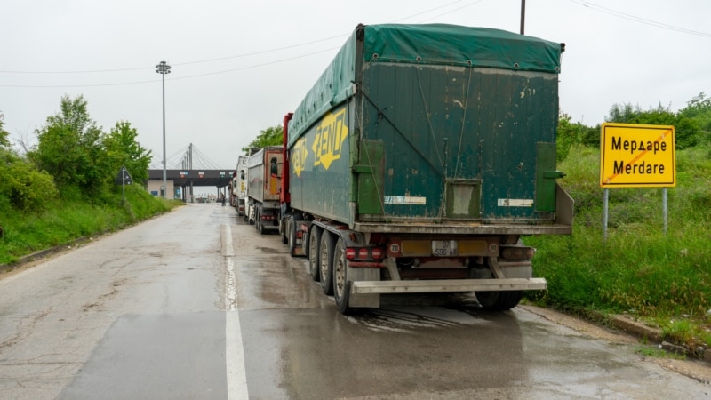Kamioni i autobusi sa Kosova i dalje ne mogu ući u Srbiju