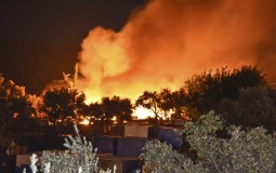 
					Kamp za migrante na Samosu evakuisan zbog požara 
					
									
