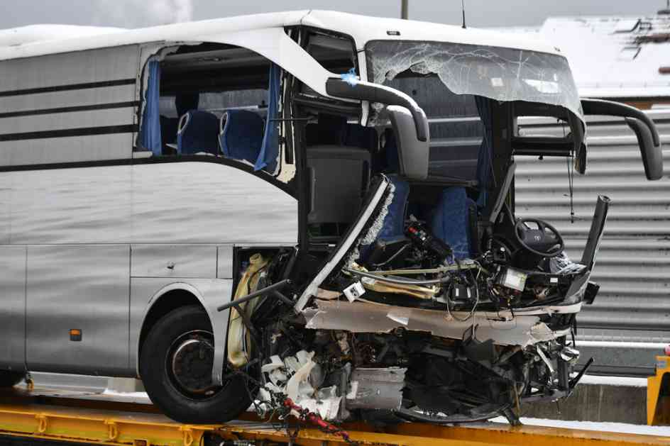 Kanada: Autobus udario u stajalište, troje mrtvih