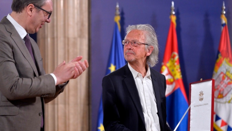Kandić: Dodelom odličja Handkeu Vučić započeo rat protiv civilizovanog sveta