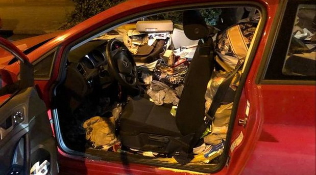 Kanta za smeće na točkovima: Policajci se začudili kada su videli kakav automobil čovek vozi
