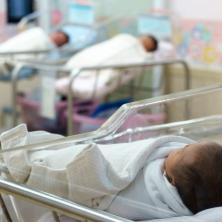 Kao da sam je zauvek izgubila...: Babice ZAMENILE bebu, majka otkrila pomoću jednog DETALJA - alarmantno stanje u porodilištu