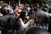 Karakas pod opsadom policije, protesti suprotstavljenih