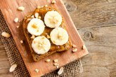 Karamelizovani banana tost – idealna verzija slatkog doručka