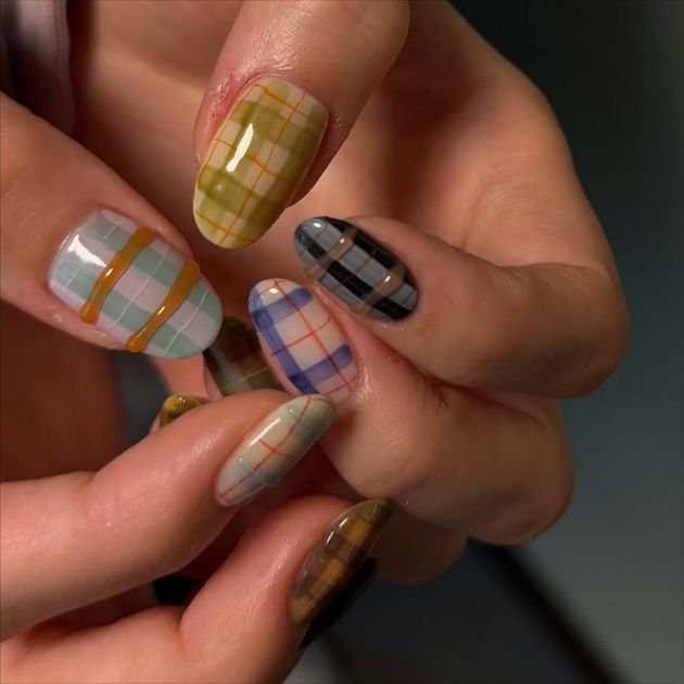 Karirani print je sve popularniji – od sada ga nosimo i na noktima