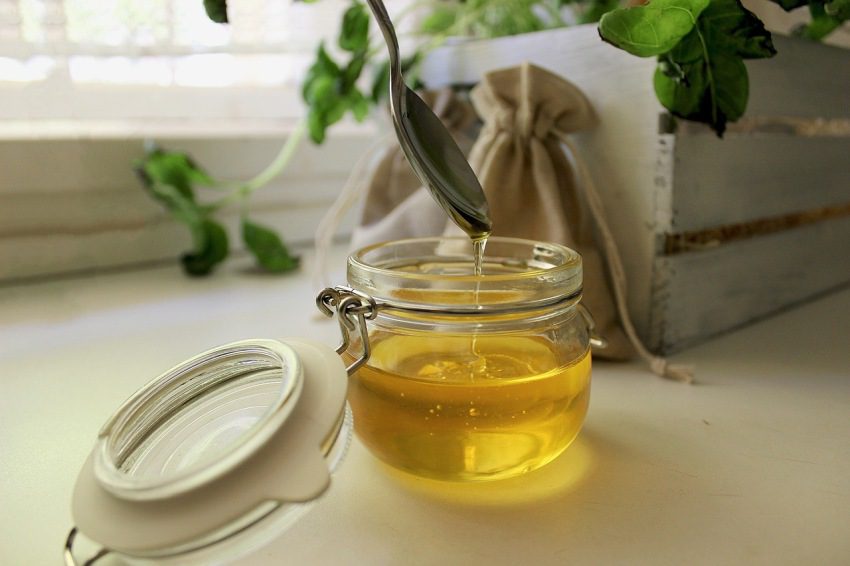 Kašičica meda pre spavanja, idealno rešenje u borbi protiv nesanice i lošeg holesterola