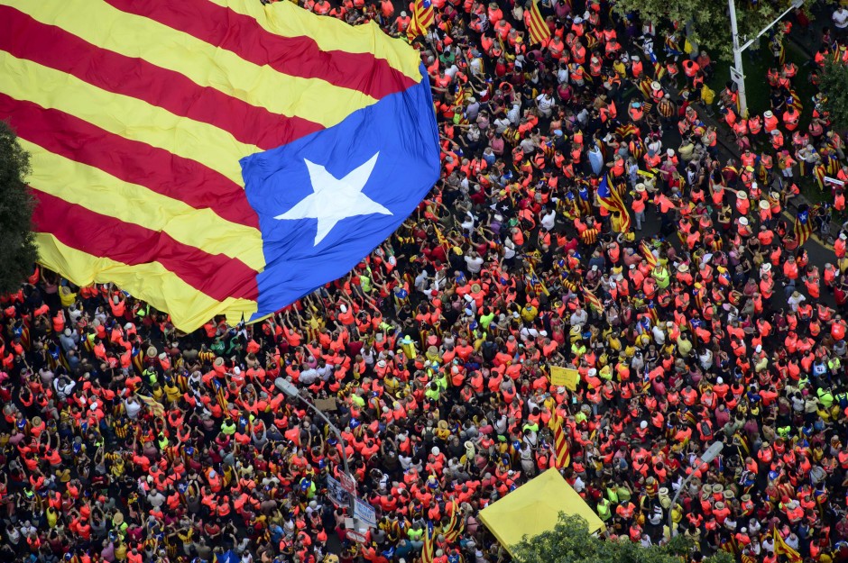 Katalonija na nogama: Stotine hiljada na ulicama 
