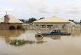 Katastrofalne poplave, 100 mrtvih FOTO/VIDEO