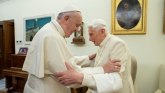 Katolička crkva i oženjeni sveštenici: Šta penzionisani papa misli o tome
