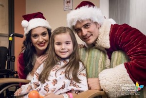 Katy Perry i Orlando Bloom u kostimima Deda Mraza posetili dečju bolnicu