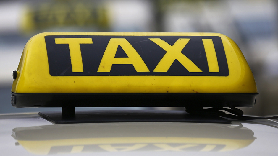 Kazna taksistima u Milanu jer su nosili bermude zbog vrućine