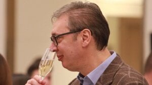 „Kecelja iz MasterChef-a, gusle sa orlovima, Tutankamonova stolica“: Koje je sve poklone dobio Vučić tokom 2024. godine?