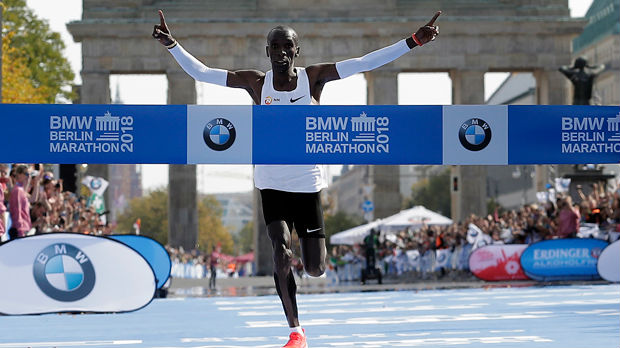 Kenijac Kipčoge postavio nov svetski rekord u maratonu