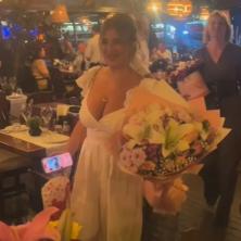 Kija Kockar blista u belom - osvanule slike sa intimne proslave, nekoliko najbližih ljudi i Kristina srećnija nego ikad
