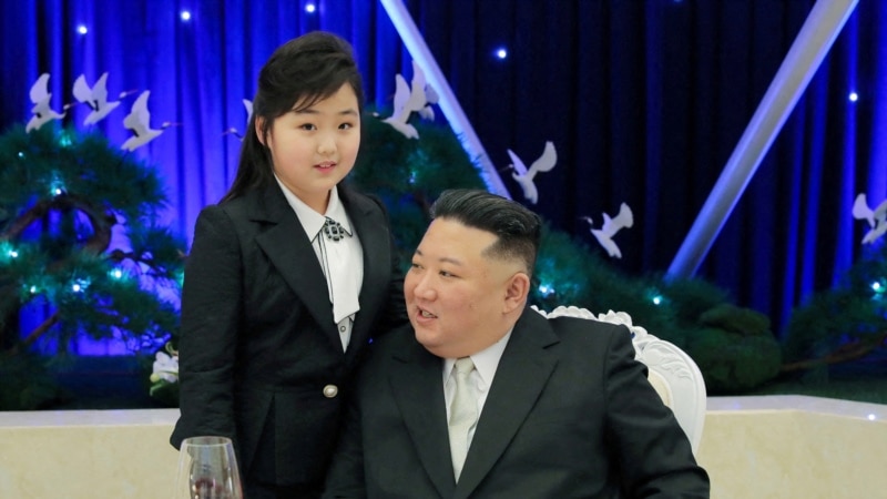 Kim Džong Un, u društvu ćerke, veličao vojsku Severne Koreje kao najjaču na svetu