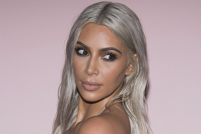 Kim Kardashian potpuno gola, ali stvarno gola, reklamira novi parfem