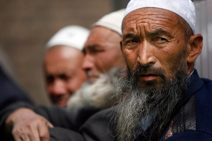 Kina: Muslimanu šest godina zatvora zbog puštanja brade, njegovoj supruzi dvije godine zbog nošenja hidžaba