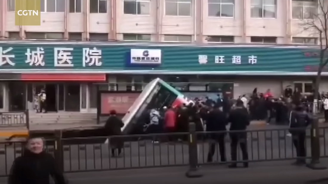 Kina: Rupa na putu progutala autobus, poginulo najmanje 6 osoba