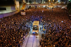 Kina i Hongkong: Godina besa i očaja