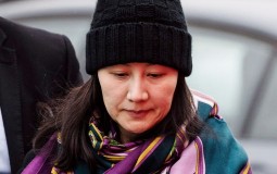 
					Kina optužuje SAD za maltretiranje zbog optužbi direktorki Huaveja 
					
									