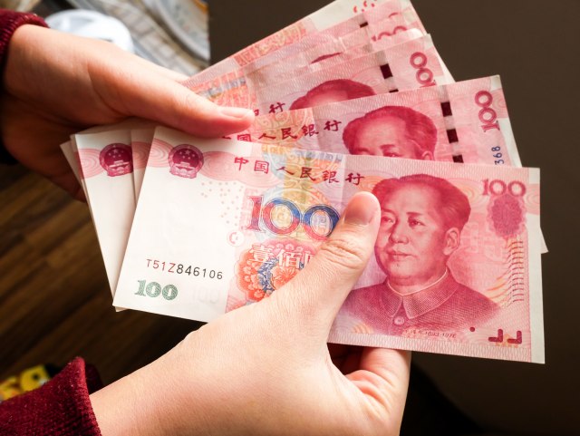 Kineski juan je papirno zlato: Dolar tone, a ruska rublja nije toliko značajna