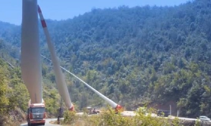 Kinesko remek-delo: Kako podići krilo od 50 metara uz planinu? (VIDEO)