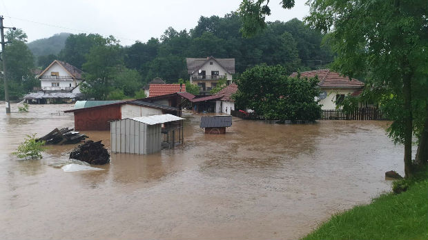 Neverovatne slike iz okoline Čačka i Kragujevca, poplavljena domaćinstva i putevi