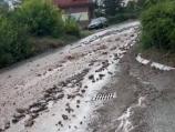 Kiša opet oštetila novi asfalt u Svetolika Rankovića u Nišu