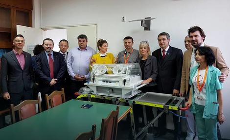 Klinički centar u Nišu dobio mobilni inkubator od Rotarakt kluba “Niš centar”