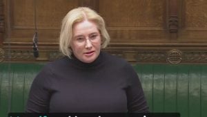Ko je Ema Luel, britanska poslanica, koja traži sankcije za Vučića?