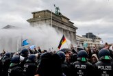 Ko je pustio demonstrante u Bundestag?