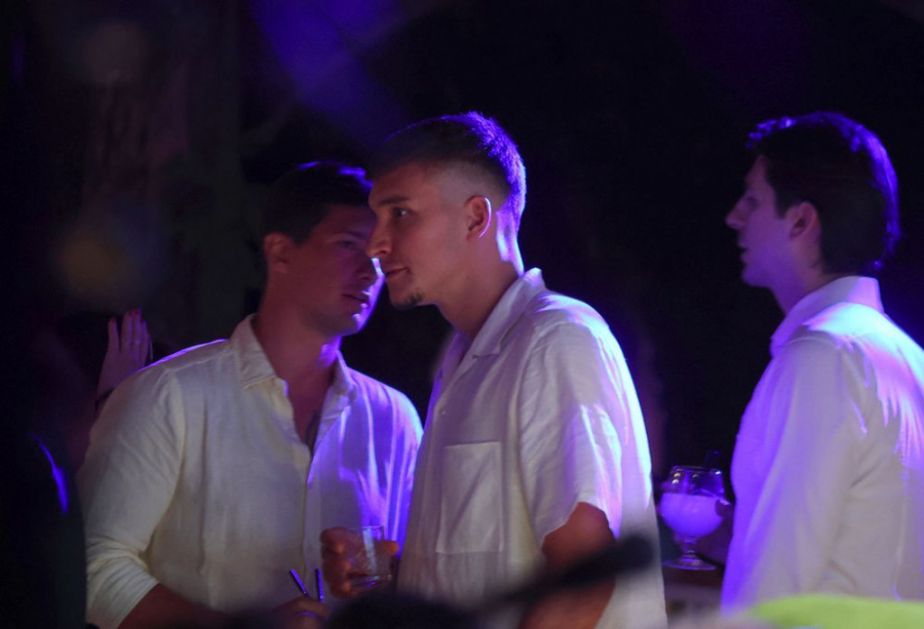 Ko je žena zbog koje Bogdan Bogdanović uvek naručuje istu pesmu u kafani?