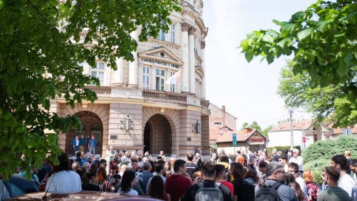 Ko podržava proteste, ko vlast, a ko je neutralan – Niš suočen sa buntom nove generacije [video-anketa]