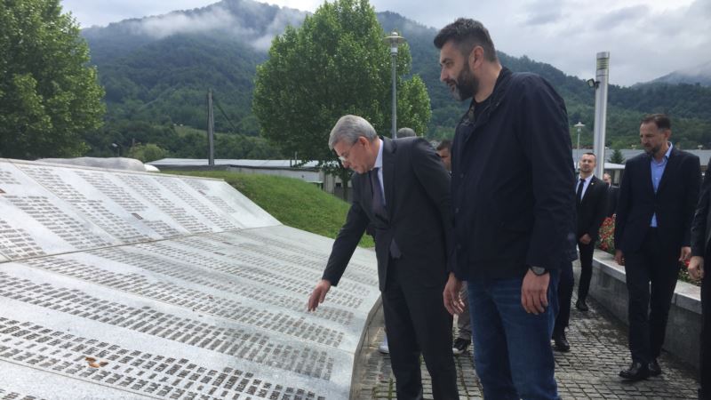 Kolektivna dženaza u Srebrenici 11. jula uz epidemiološke mjere
