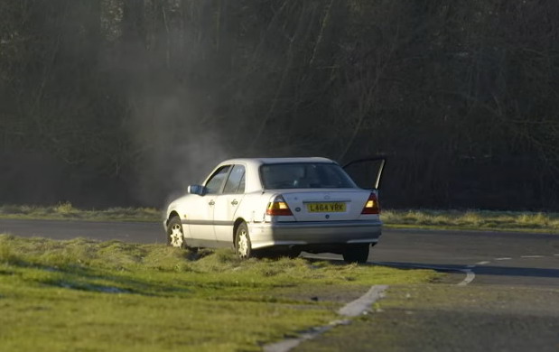 Koliko dugo možete da vozite auto nakon što vam se upali lampica za ulje?