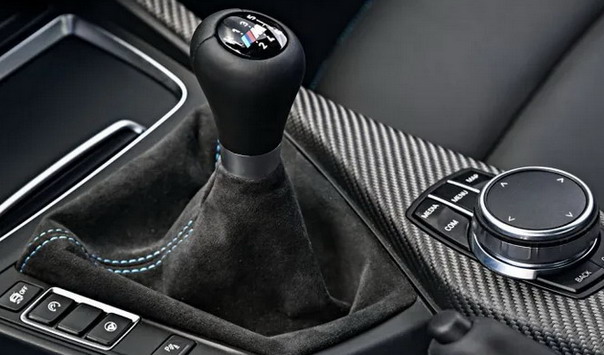 Koliko je još automobila ostalo s ručnim menjačem?