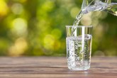 Koliko kisele vode smemo da popijemo: Evo kada može da nam naškodi