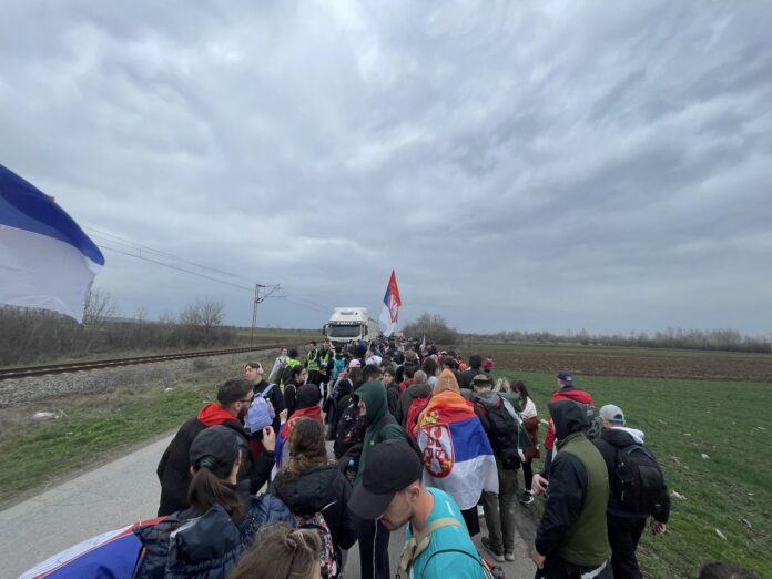 Kolona studenata iz Srbije i dijaspore krenula peške put Brisela