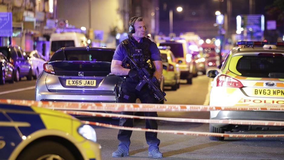 Kombijem uleteo među vernike u Londonu, jedna osoba poginula