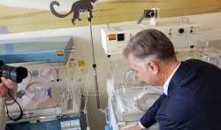 Komercijalna banka i Fond B92 donirali inkubator Opštoj bolnici u Vršcu
