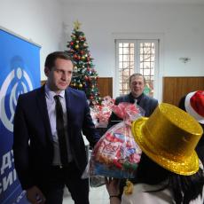 Kompanija „Dunav“ poklonila novogodišnje paketiće deci u Zavodu za vaspitanje dece i omladine na Voždovcu