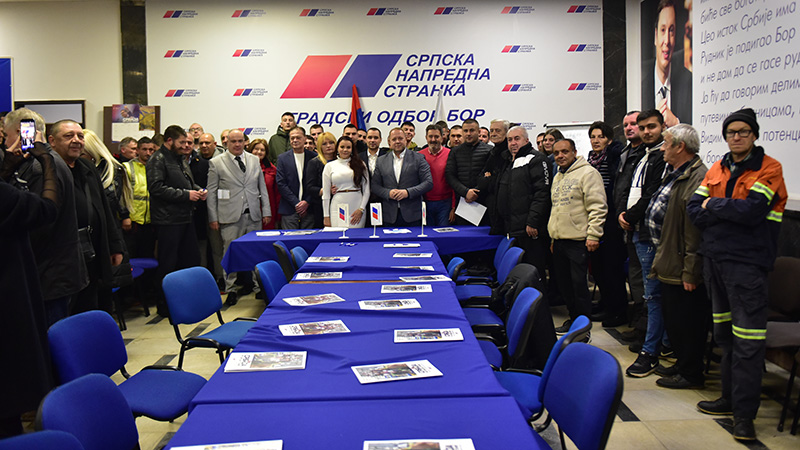 Kompletan odbor Pokreta za obnovu kraljevine Srbije u Boru prešao u Srpsku naprednu stranku