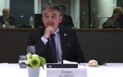 
					Komšić: Skandalozni komentari Vučića o Ustavnom sudu BiH, od RS-egzita nema ništa 
					
									