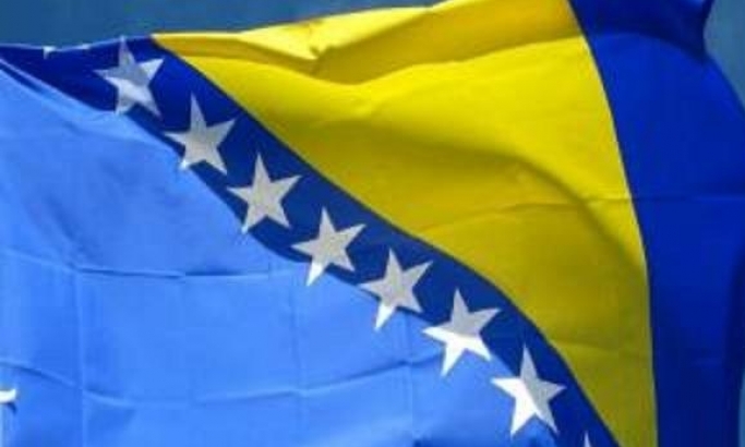 Komšić i Džaferović osudili Dodika zbog postavljanja zastave