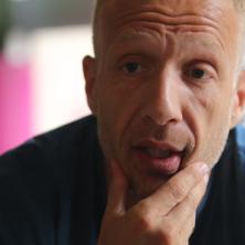 Komšije otkrile kakav život vodi Milan Kalinić nakon razvoda, a evo i da li privodi žene u stan