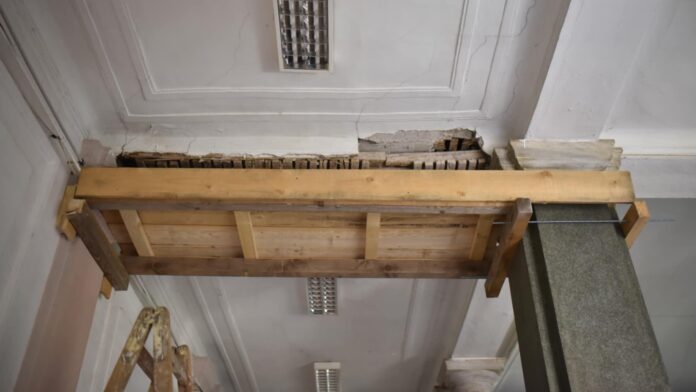 Konačno raspisan tender za sanaciju trulih greda i plafona u niškim gimnazijama „Sremac“ i „Bora“