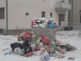 Kontejneri prepuni, sneg onemogućio odvoz smeća u Nišu