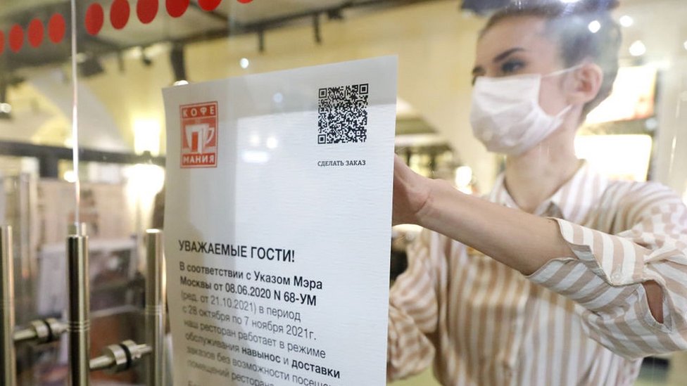 Korona virus: Ministar zdravlja Srbije optužuje protivnike vakcina da ugrožavaju živote drugih, u Moskvi počeo delimični lokdaun