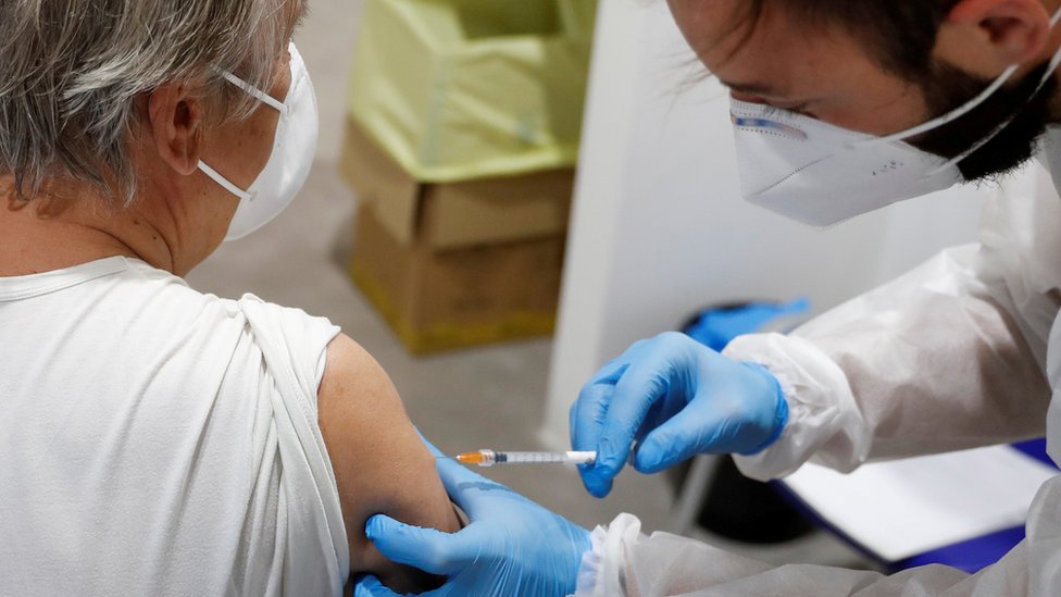 Korona virus: Nastavlja se vakcinacija bez zakazaivanja u Srbiji , pad broja novozaraženih u Indiji